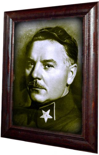 К.Е. Ворошилов / портрет 1930-х годов (арт.2105) ― STARINISM.RU