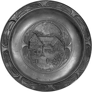 Тарелка оловянная настенная "Сельская идиллия" (арт.049) ― STARINISM.RU