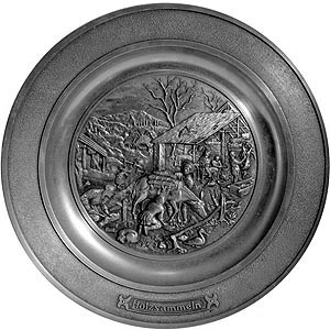 Тарелка оловянная настенная "Сбор хвороста" (арт.057) ― STARINISM.RU